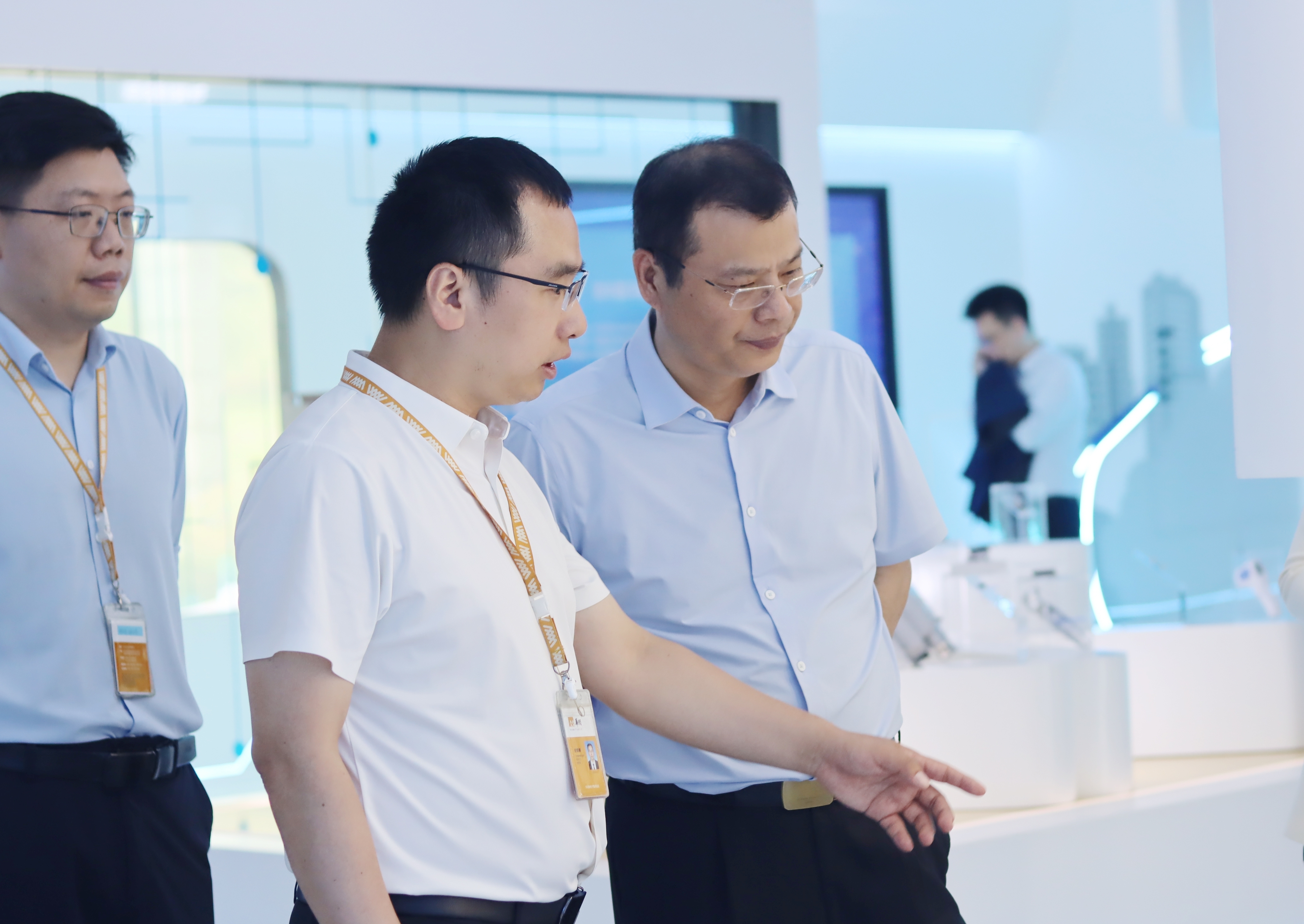 1-华润集团全华强总会计师一行旅行加拿大28重庆展厅